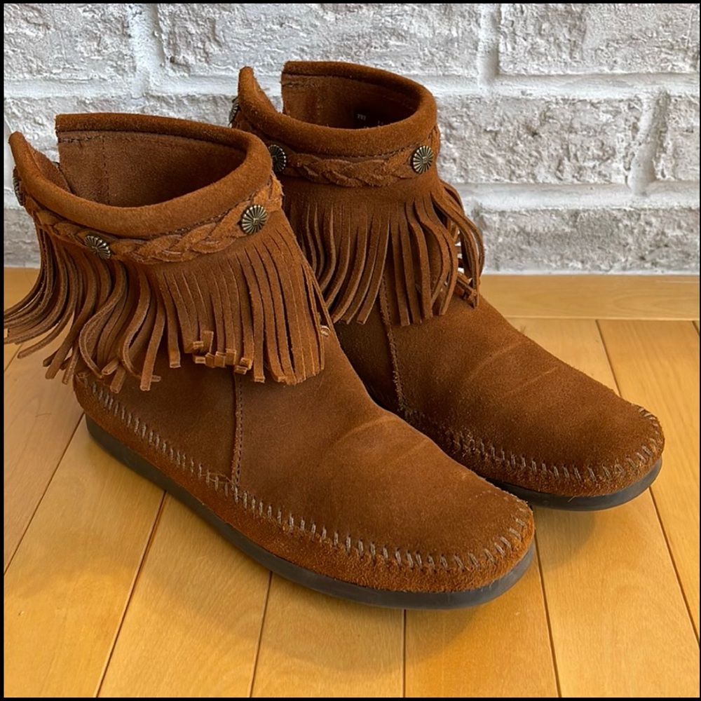 Minnetonka women’s moccasins ankle boots size 7.5